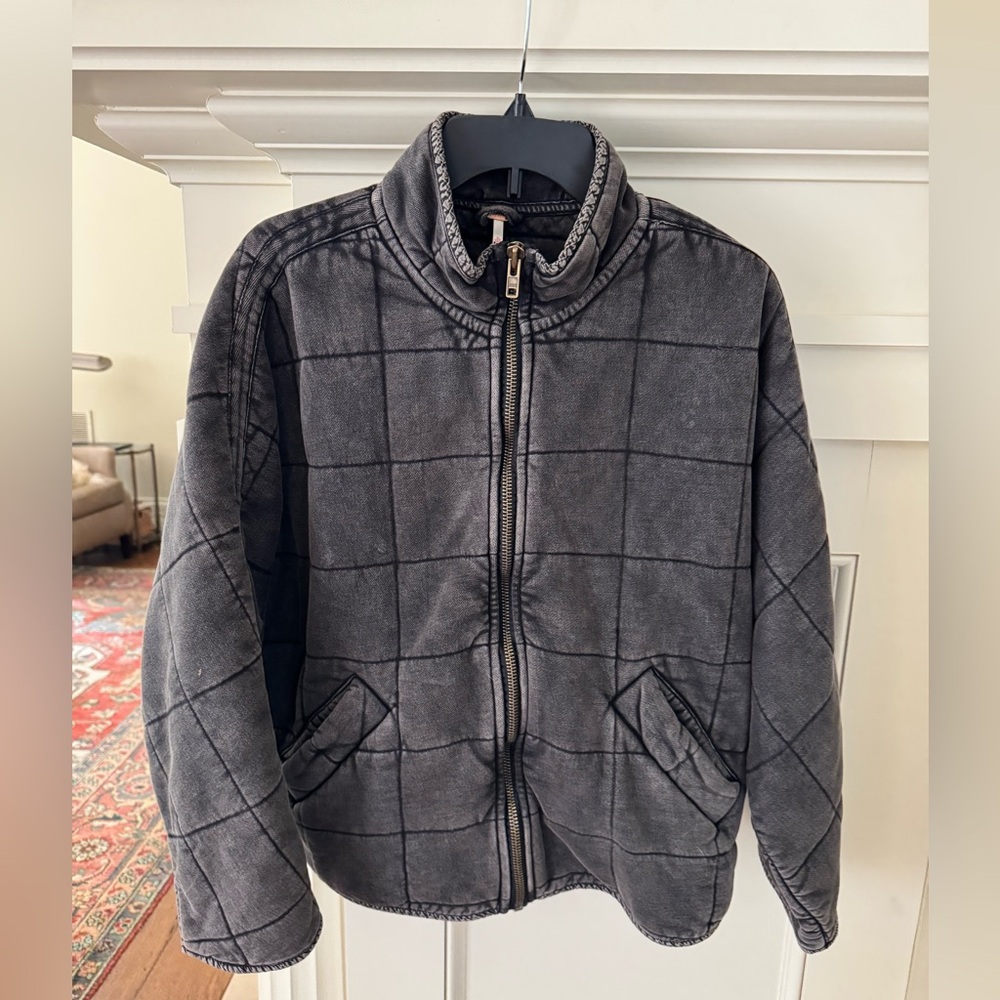Free People quilted jacket XS in gently used condition.